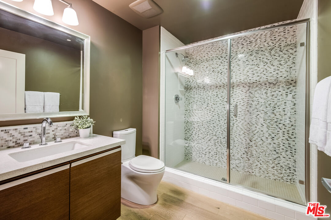 310 Washington Boulevard, Unit 401 Marina del Rey, CA 90292 - Photo 7 of 32 a bathroom with a sink and a mirror
