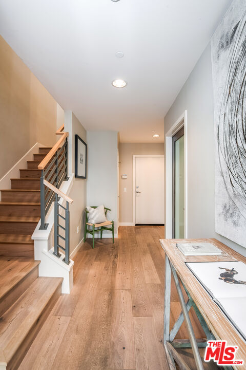 310 Washington Boulevard, Unit 401 Marina del Rey, CA 90292 - Photo 9 of 32 a view of an empty room and window