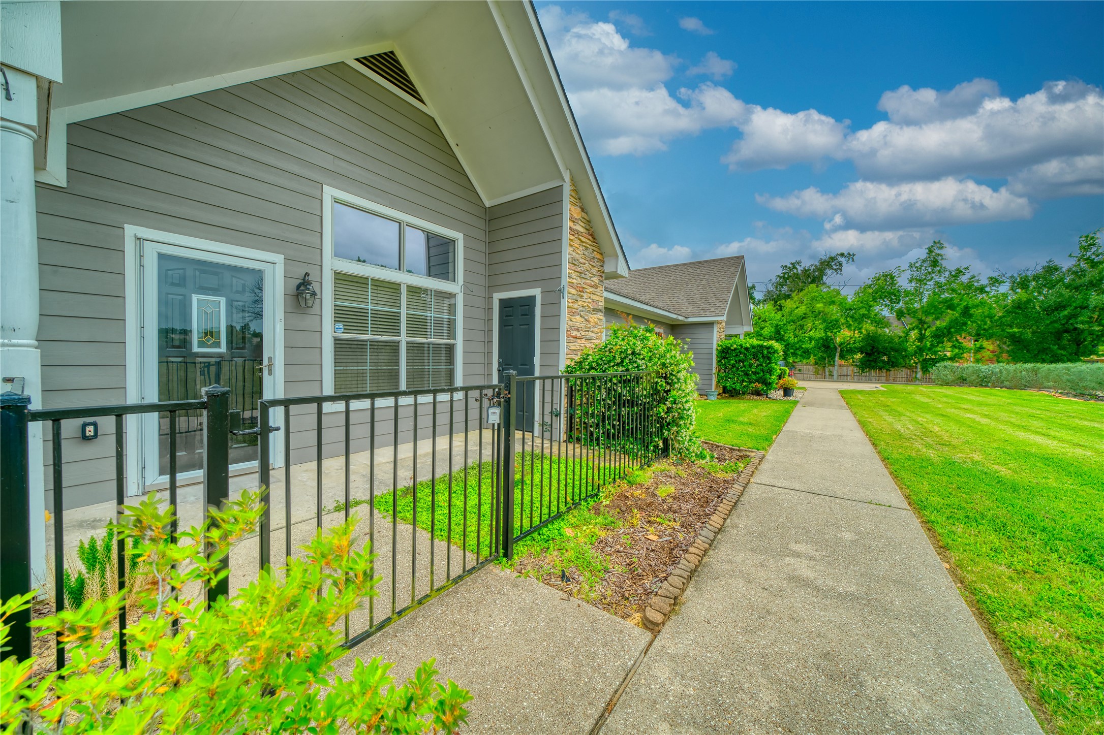 770 Hunt Road, Unit 314 Baytown, TX 77521 - Photo 4 of 26 front view of a house with a yard