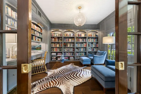 a view of a livingroom with furniture