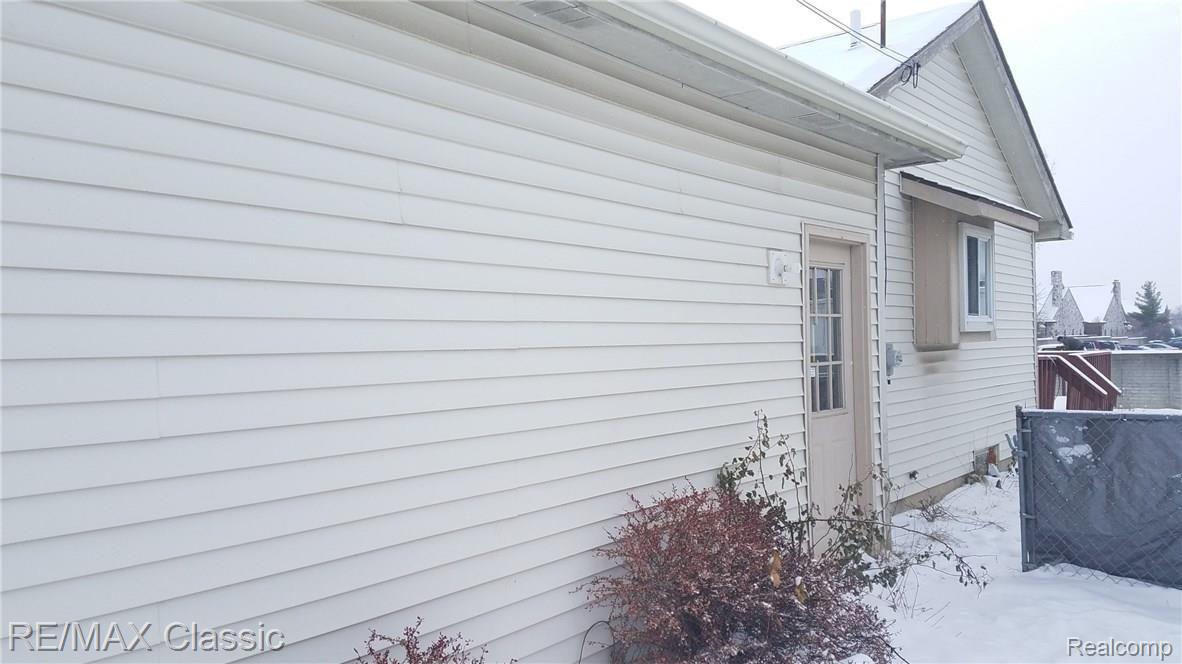 2130 Lindell Road Sterling Heights, MI 48310 - Photo 2 of 11 20171229_093626.jpg