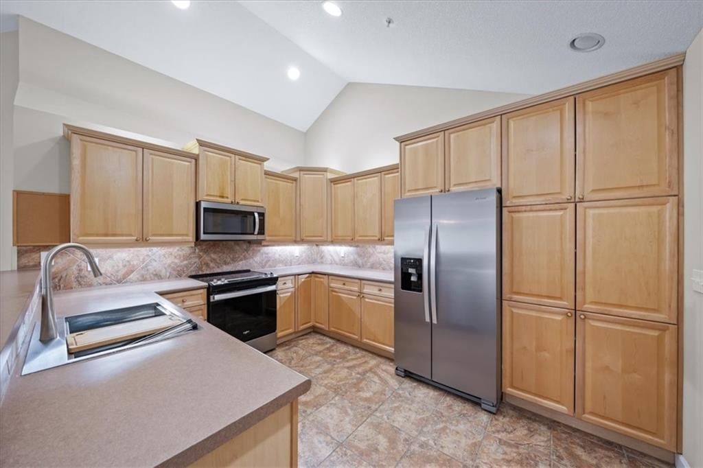 7127 Meadow View Street Shawnee, KS 66227 - Photo 12 of 41