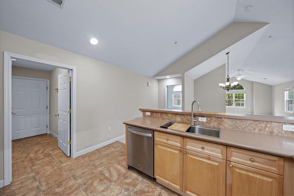 7127 Meadow View Street Shawnee, KS 66227 - Photo 13 of 41