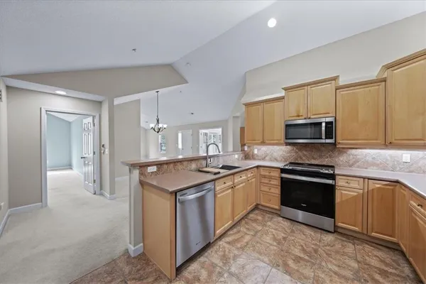 $389,000 | 7127 Meadow View Street, Shawnee, KS 66227