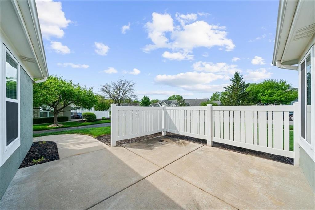 7127 Meadow View Street Shawnee, KS 66227 - Photo 3 of 41