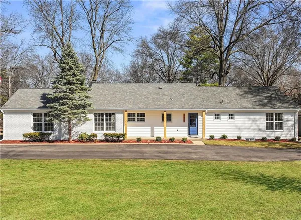 $889,000 | 3520 West 93rd Street, Leawood, KS 66206