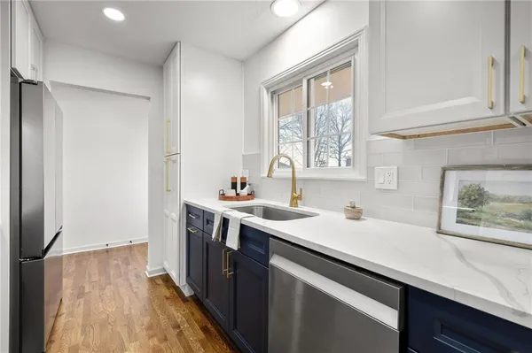 $889,000 | 3520 West 93rd Street, Leawood, KS 66206
