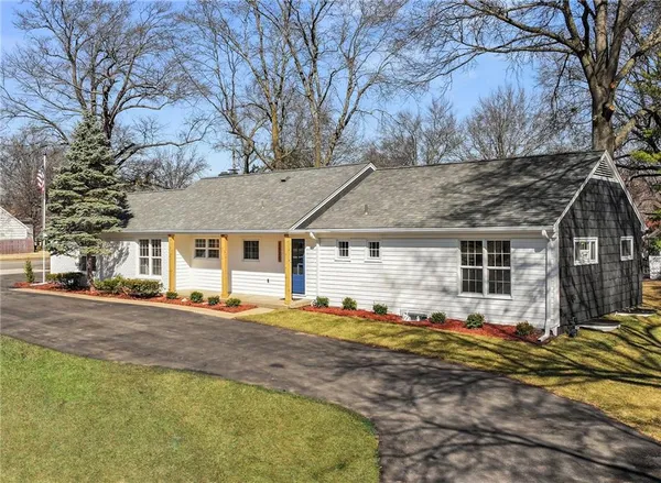 $889,000 | 3520 West 93rd Street, Leawood, KS 66206