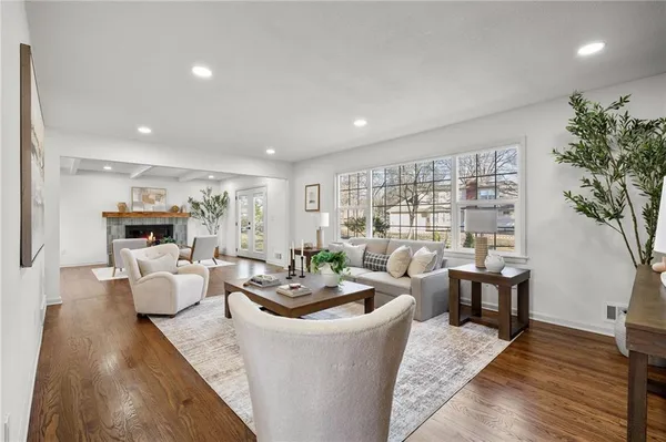 $849,000 | 3520 West 93rd Street, Leawood, KS 66206