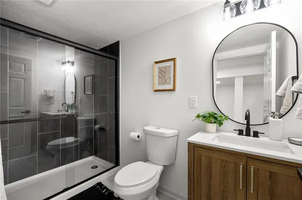 $889,000 | 3520 West 93rd Street, Leawood, KS 66206