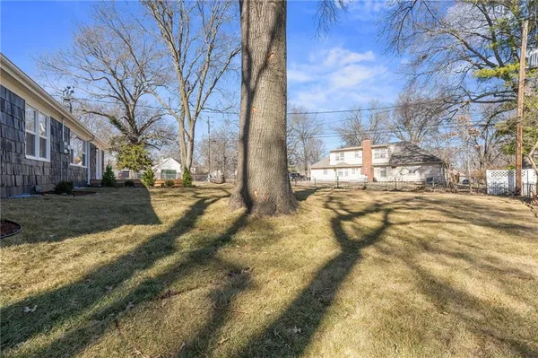 $889,000 | 3520 West 93rd Street, Leawood, KS 66206