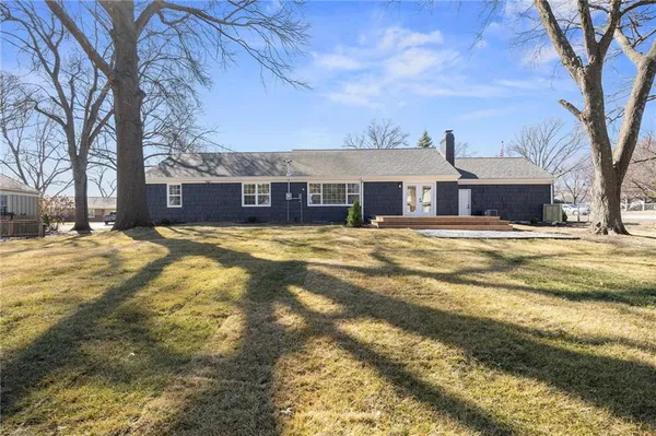 $889,000 | 3520 West 93rd Street, Leawood, KS 66206