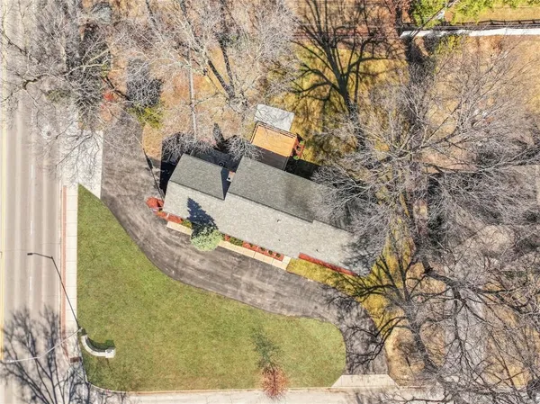 $889,000 | 3520 West 93rd Street, Leawood, KS 66206