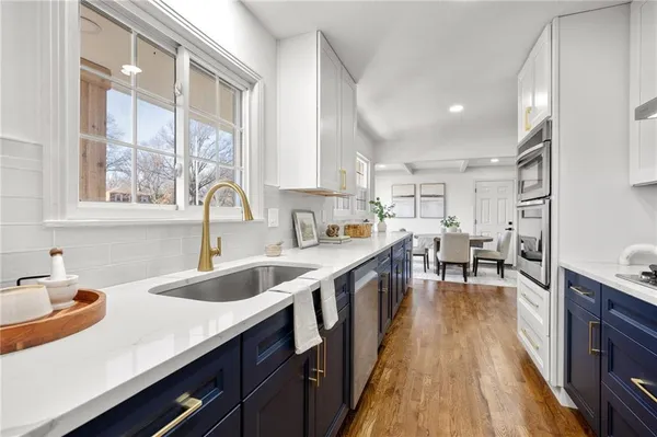 $889,000 | 3520 West 93rd Street, Leawood, KS 66206
