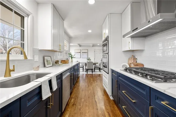 $889,000 | 3520 West 93rd Street, Leawood, KS 66206