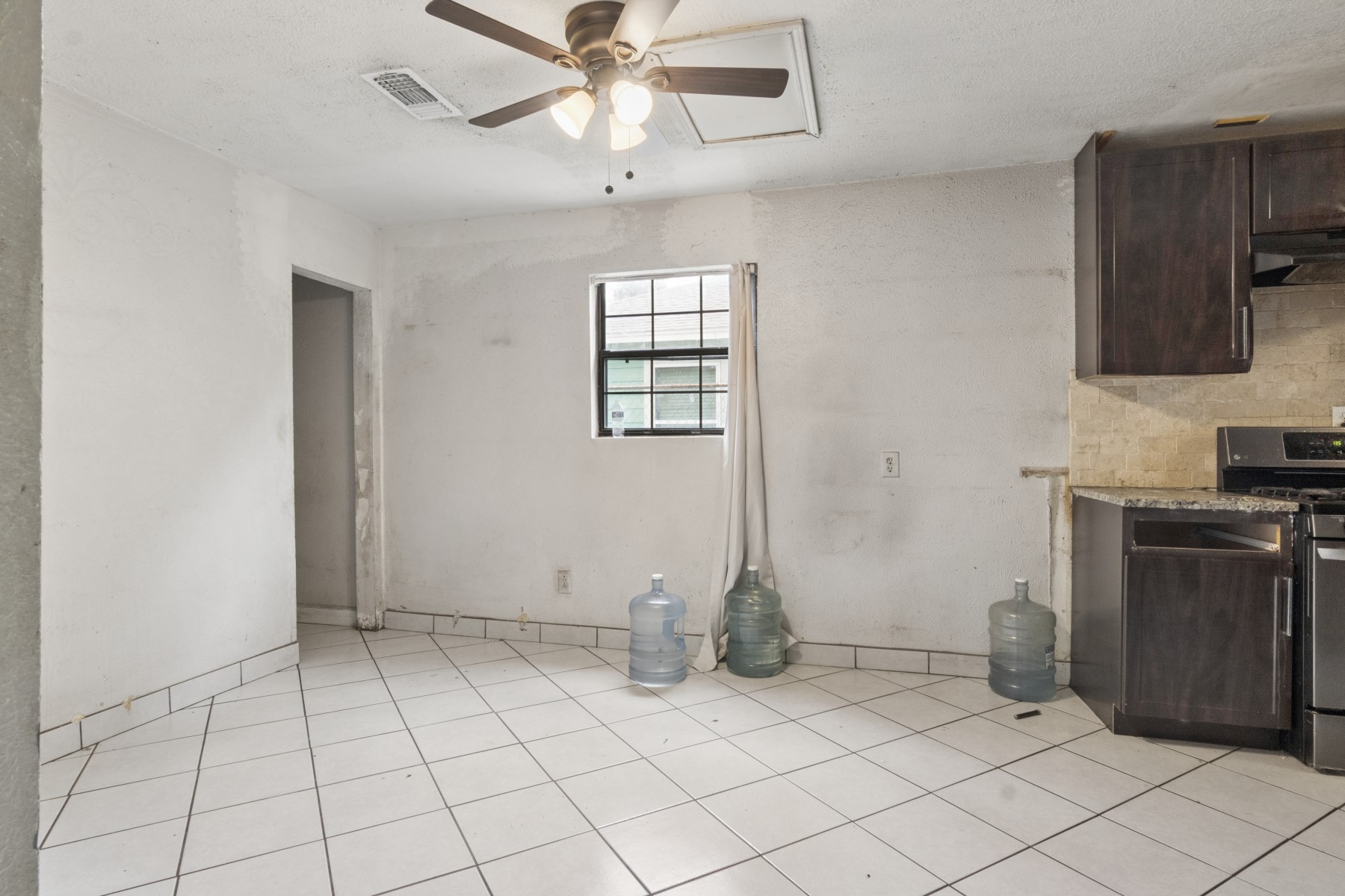 1002 Grenfell Lane Houston, TX 77076 - Photo 8 of 20 Breakfast area