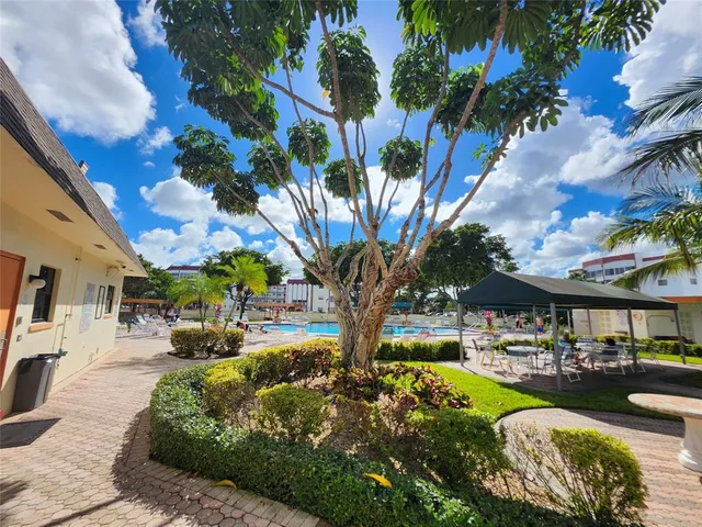 $112,900 | 4191 Northwest 41st Street, Unit 211, Lauderdale Lakes, FL 33319