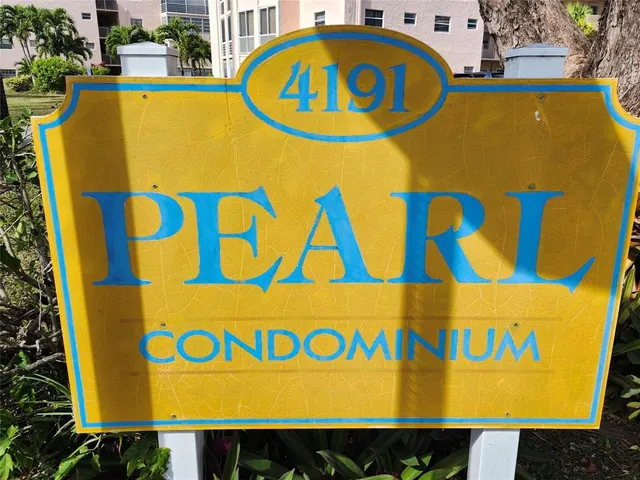 $112,900 | 4191 Northwest 41st Street, Unit 211, Lauderdale Lakes, FL 33319