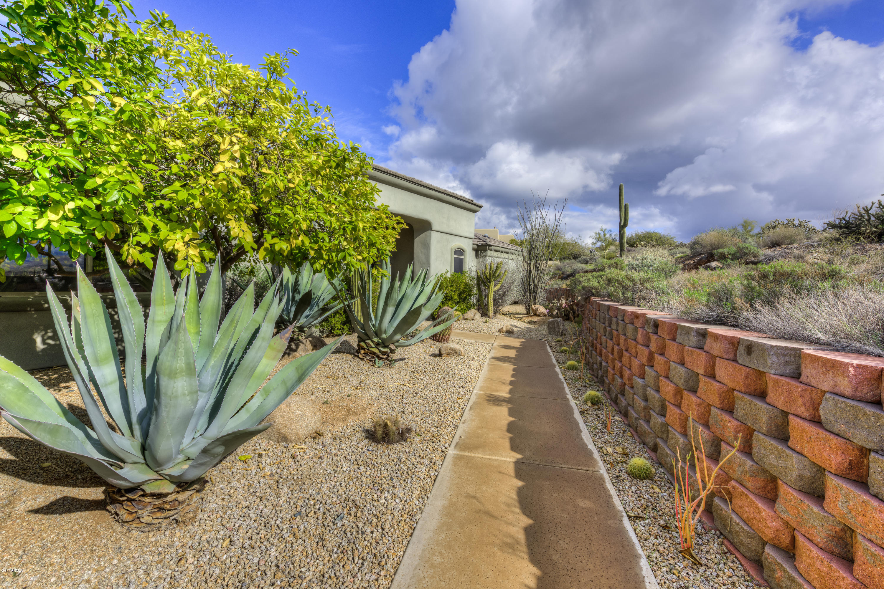 7459 East Ridgeline Road Carefree, AZ 85377 - Photo 9 of 35 002_Front Courtyard