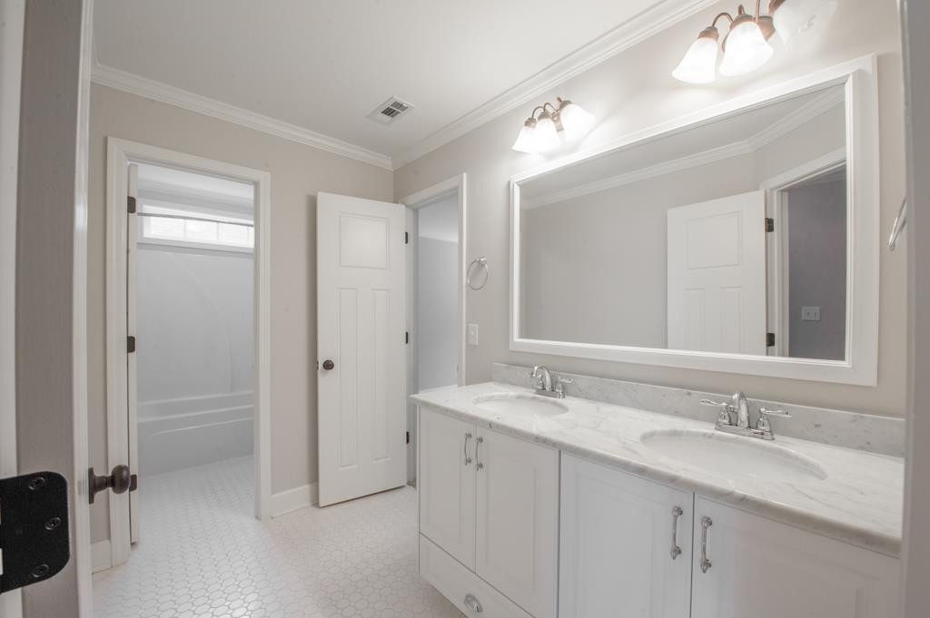 828 River Bluff Road North Augusta, SC 29841 - Photo 19 of 33 Bathroom!