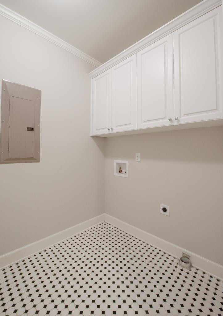 828 River Bluff Road North Augusta, SC 29841 - Photo 21 of 33 Laundry room main level!