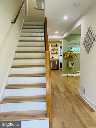 a view of entryway front of a house