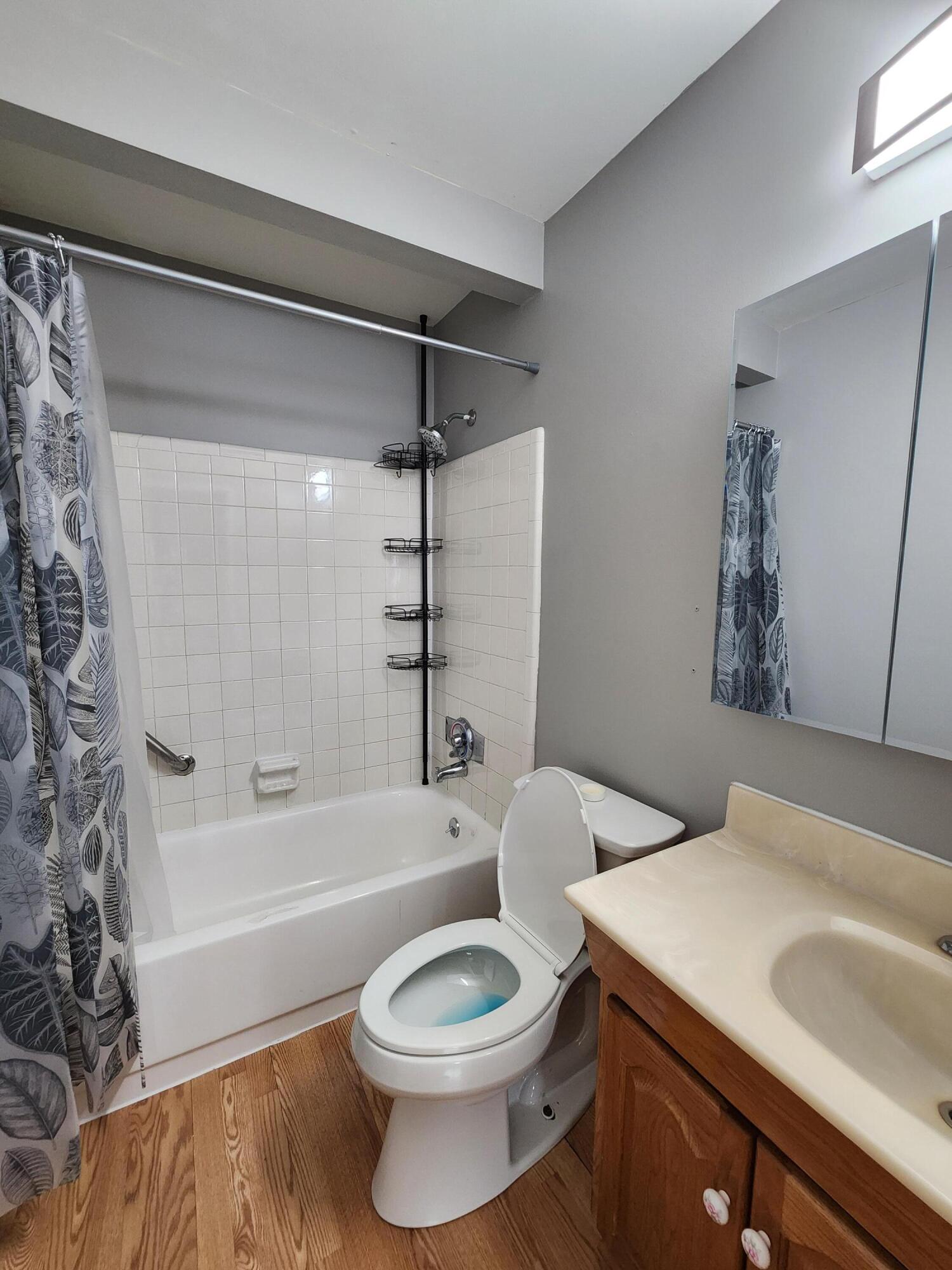 Undisclosed Address Romulus, MI 48174 - Photo 15 of 36 bathroom 2