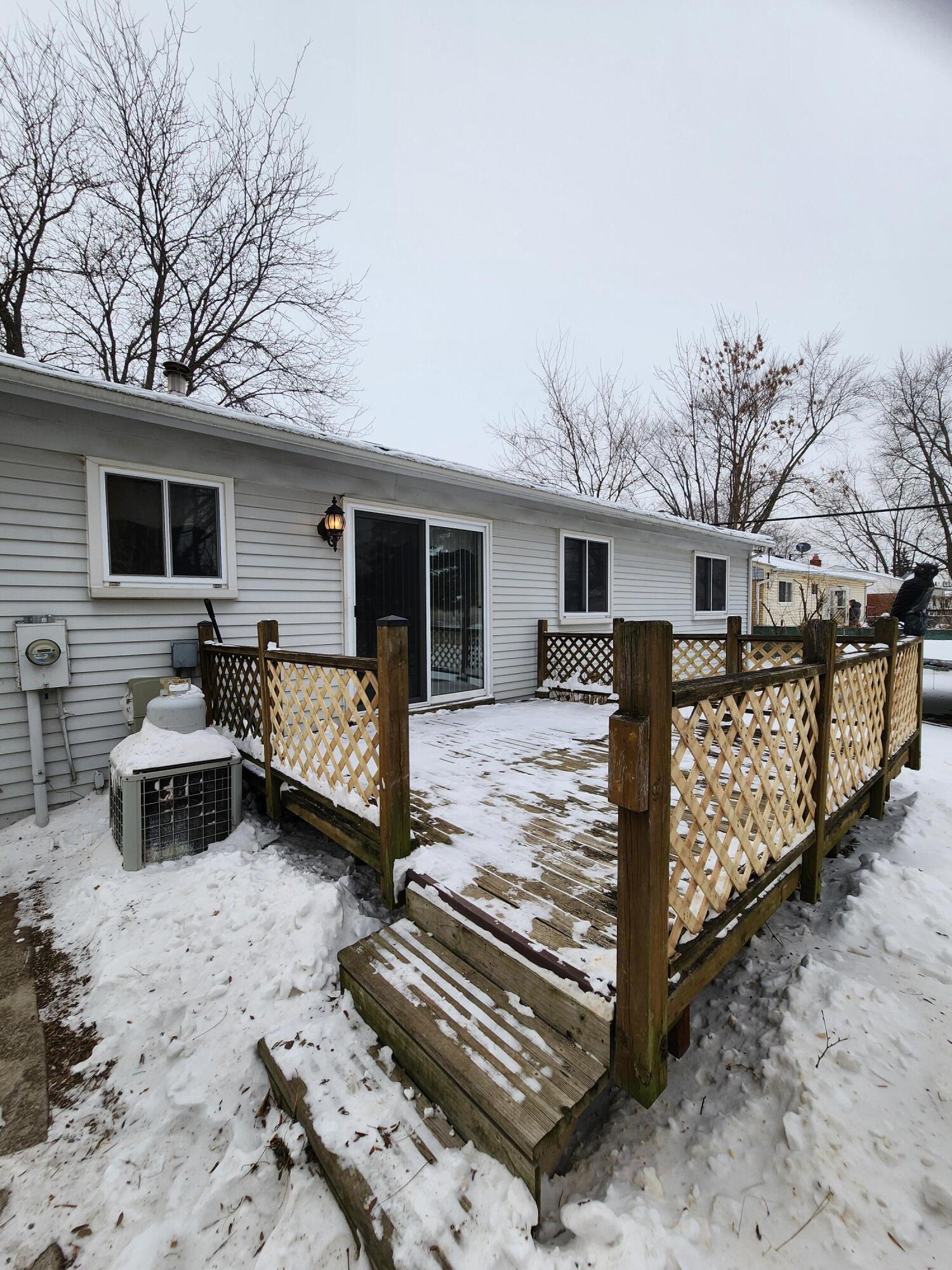 Undisclosed Address Romulus, MI 48174 - Photo 33 of 36 deck