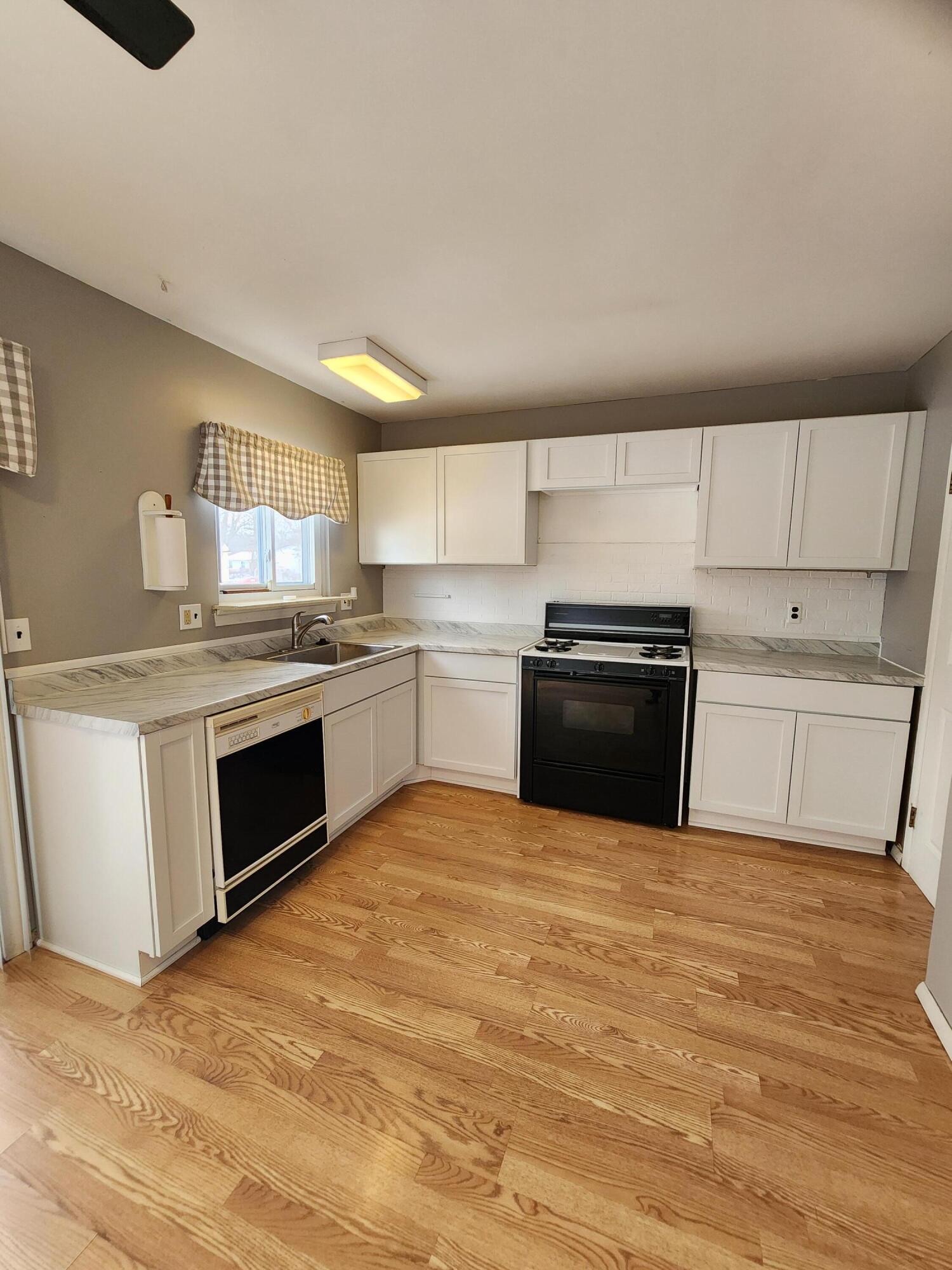 Undisclosed Address Romulus, MI 48174 - Photo 7 of 36 kitchen 1