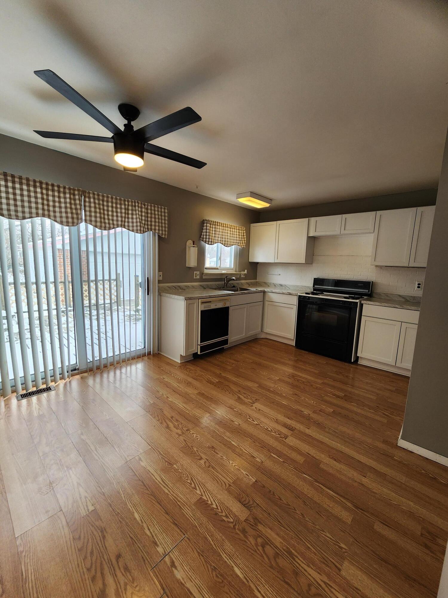 Undisclosed Address Romulus, MI 48174 - Photo 9 of 36 kitchen 3