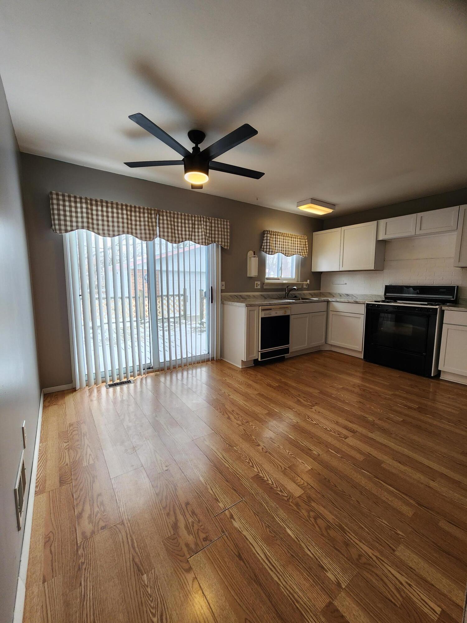 Undisclosed Address Romulus, MI 48174 - Photo 10 of 36 kitchen 4