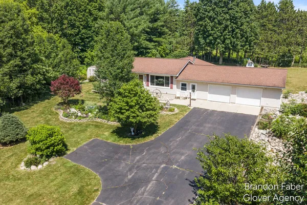 $375,000 | 6660 Vinton Avenue Northwest, Comstock Park, MI 49321