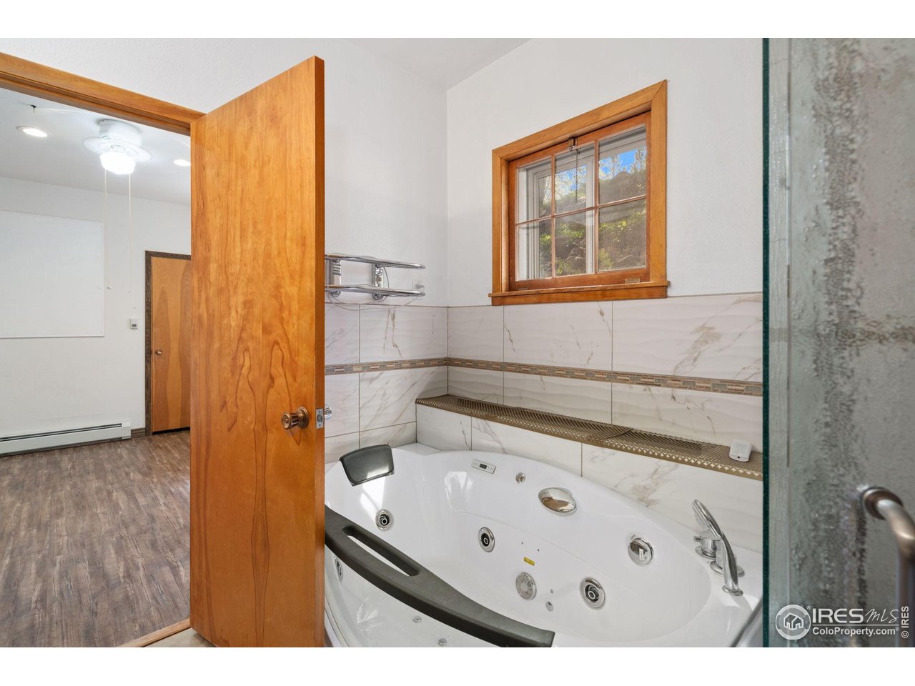 7301 Poudre Canyon Road Bellvue, CO 80512 - Photo 19 of 41 a bathroom with a tub sink and mirror