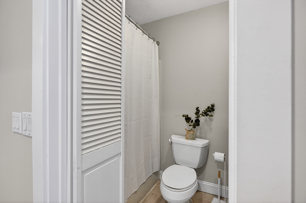 31 Elizabeth Street, Unit 202 Worcester, MA 01605 - Photo 11 of 30