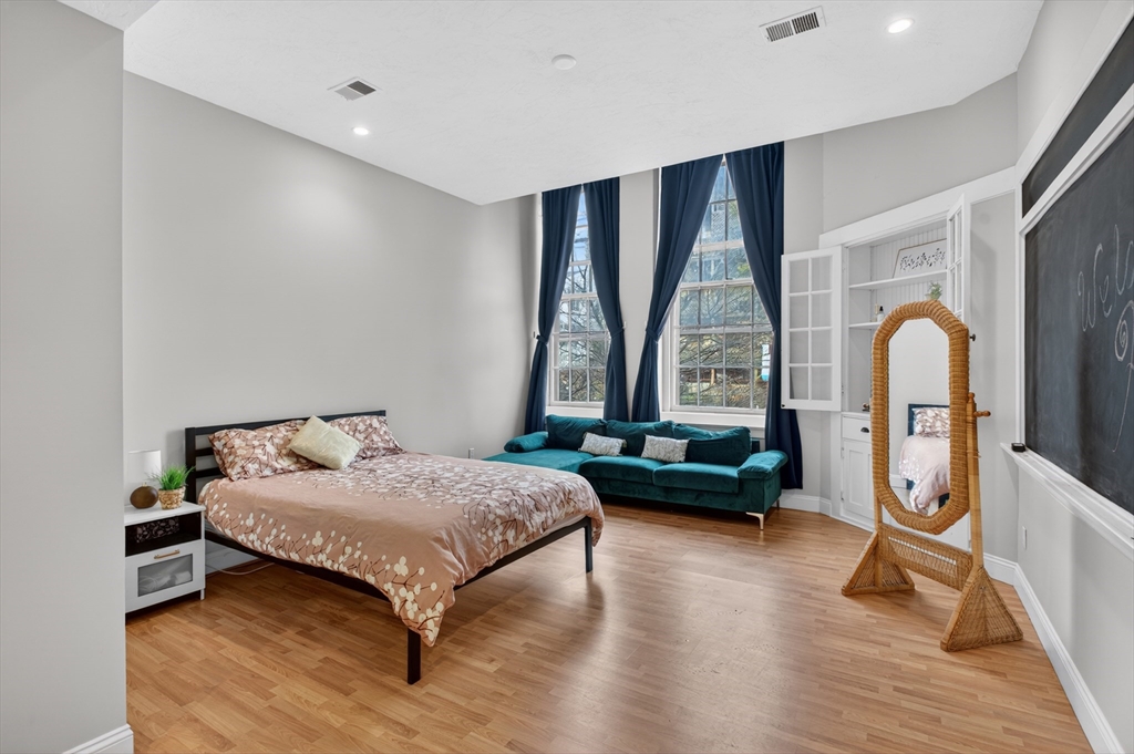 31 Elizabeth Street, Unit 202 Worcester, MA 01605 - Photo 14 of 30