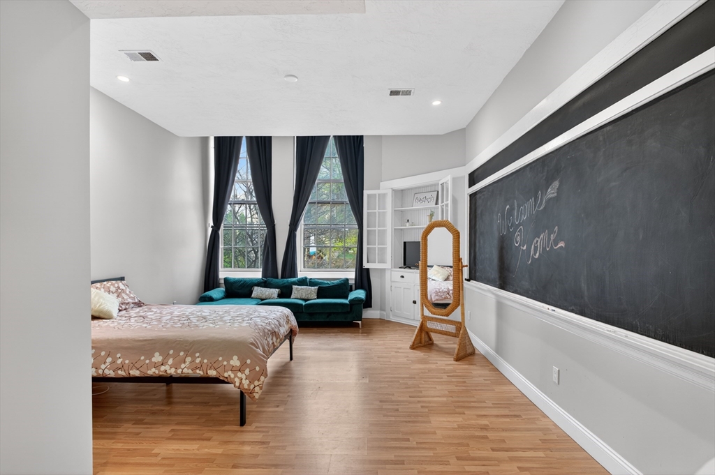 31 Elizabeth Street, Unit 202 Worcester, MA 01605 - Photo 15 of 30