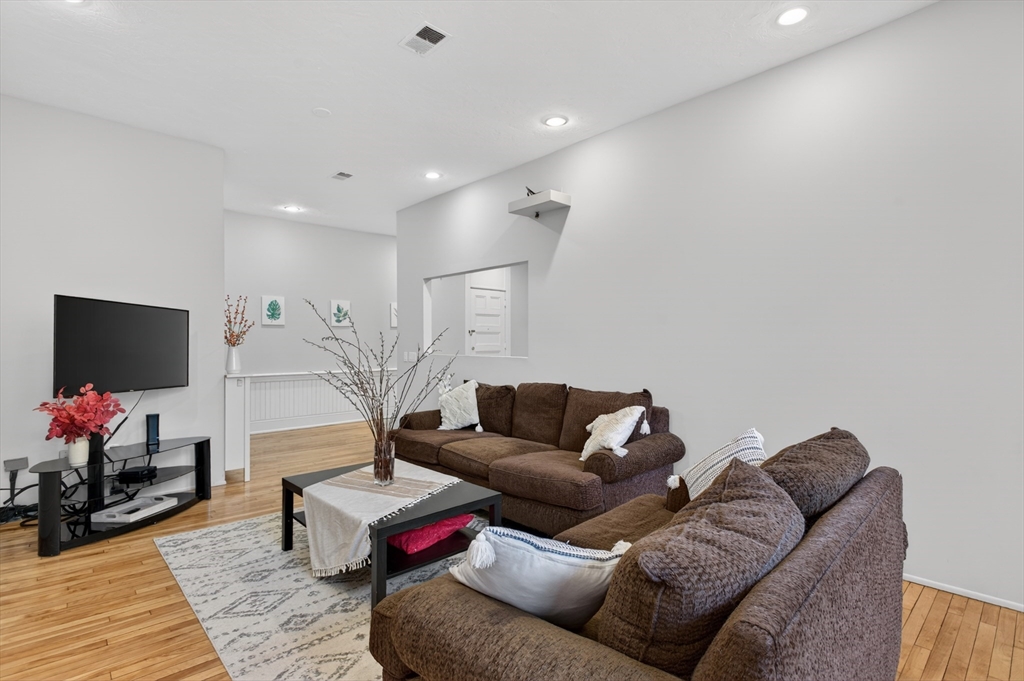 31 Elizabeth Street, Unit 202 Worcester, MA 01605 - Photo 26 of 30