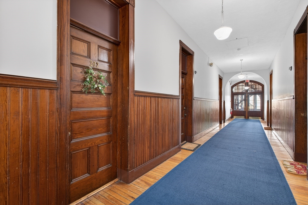 31 Elizabeth Street, Unit 202 Worcester, MA 01605 - Photo 3 of 30