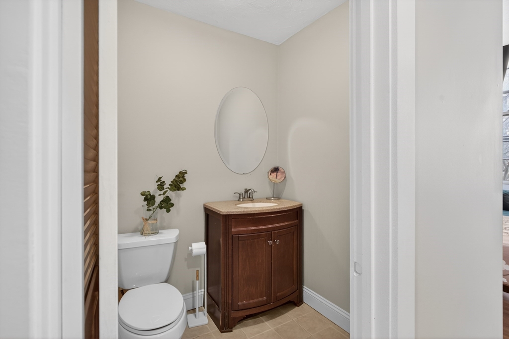 31 Elizabeth Street, Unit 202 Worcester, MA 01605 - Photo 9 of 30