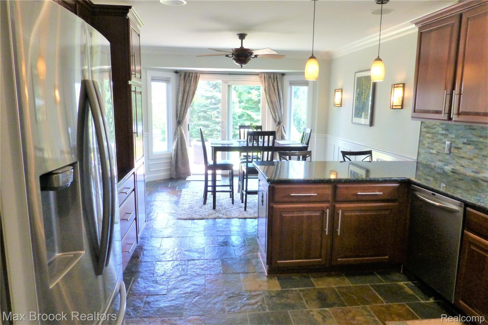 2767 York Road Rochester, MI 48309 - Photo 3 of 19 KITCHEN AND DINING ROOM WITH SLATE FLOORING;DOORWALL ACCESS TO REAR PATIO