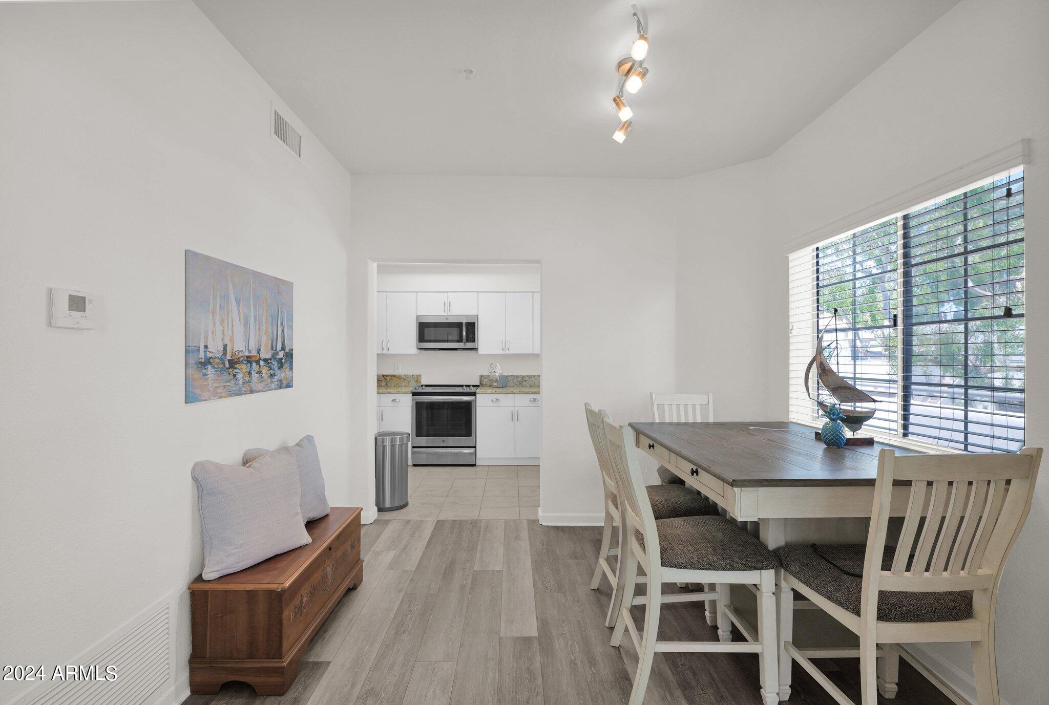 7710 East Gainey Ranch Road, Unit 251 Scottsdale, AZ 85258 - Photo 7 of 32 Dining