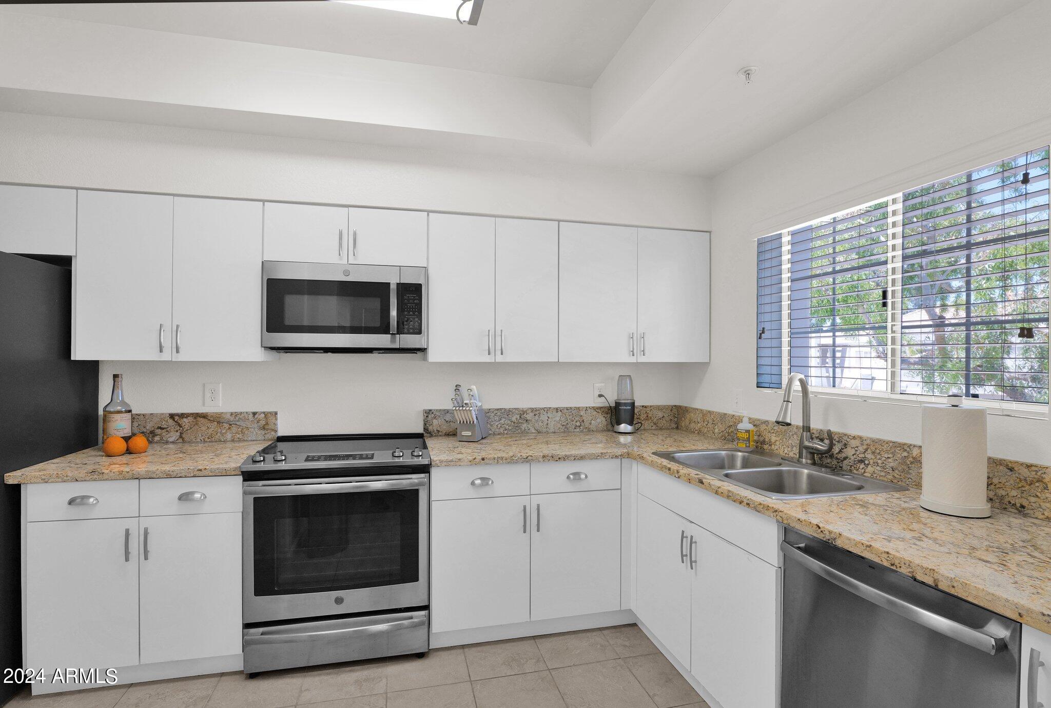 7710 East Gainey Ranch Road, Unit 251 Scottsdale, AZ 85258 - Photo 9 of 32 Kitchen