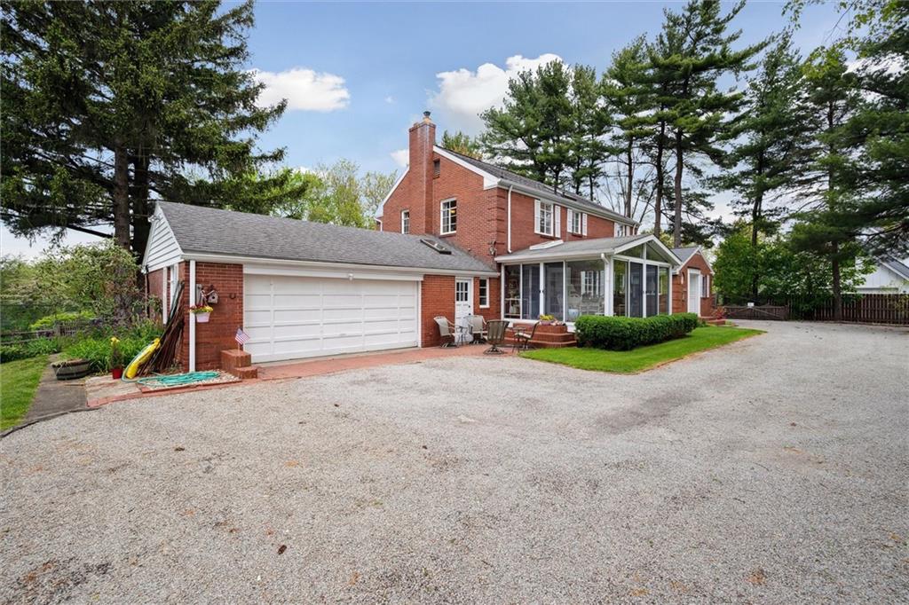 900 Field Club Road Pittsburgh, PA 15238 - Photo 31 of 44 Long driveway access to attached garage