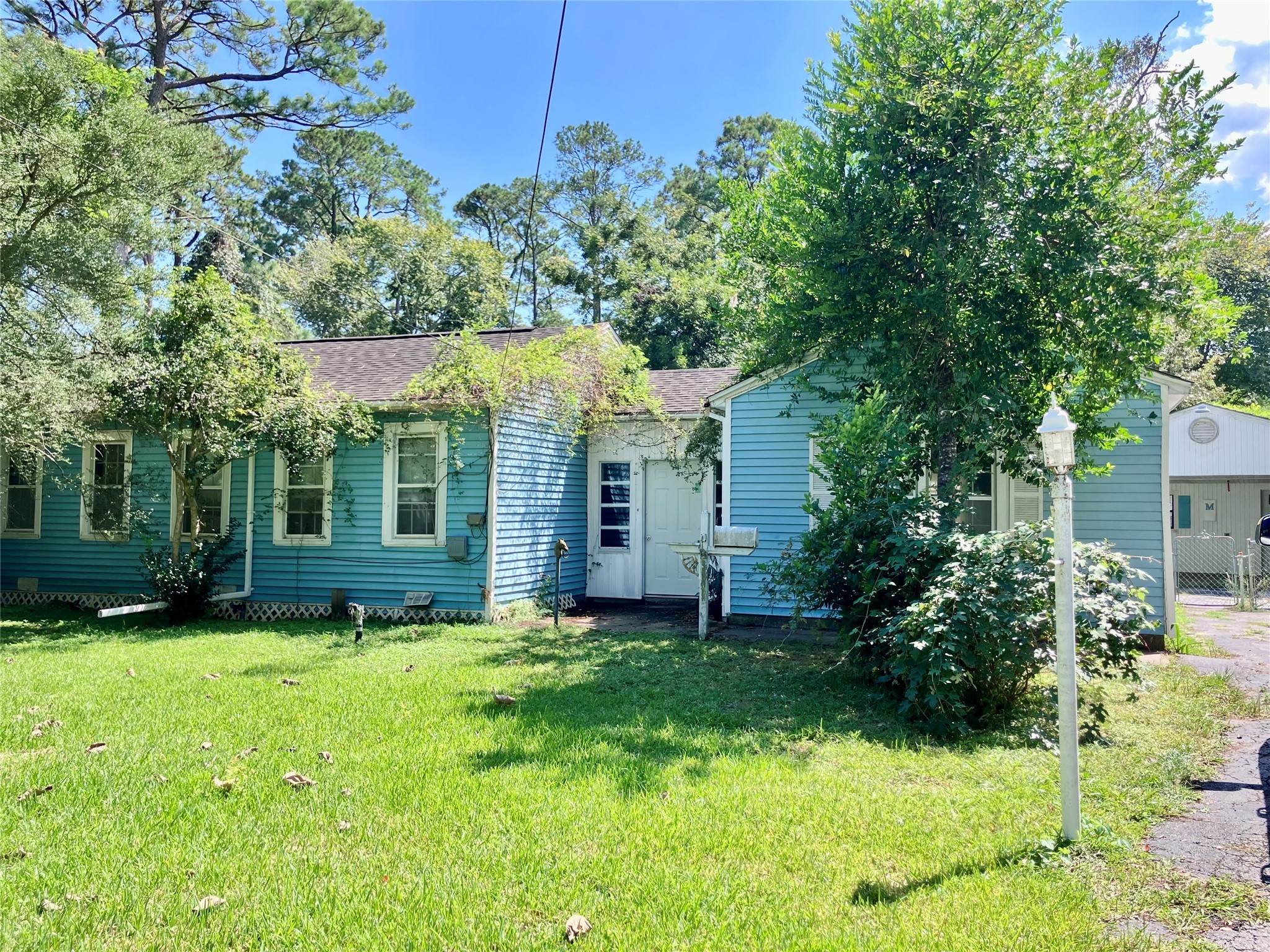 5012 Winding Way Dickinson, TX 77539 - Photo 24 of 24 a view of a house with a yard and sitting area