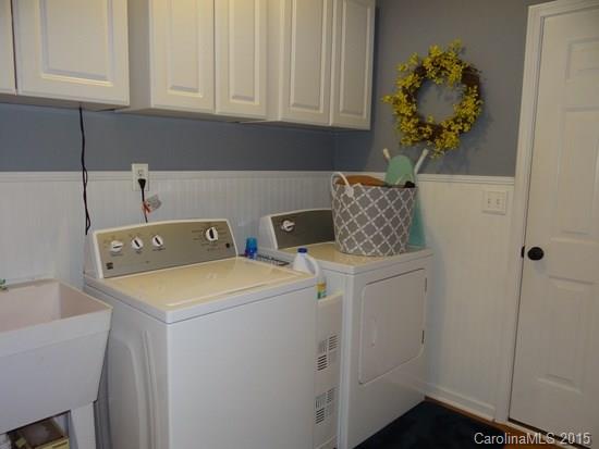 783 Knightswood Road Fort Mill, SC 29708 - Photo 9 of 17 a utility room with dryer and washer