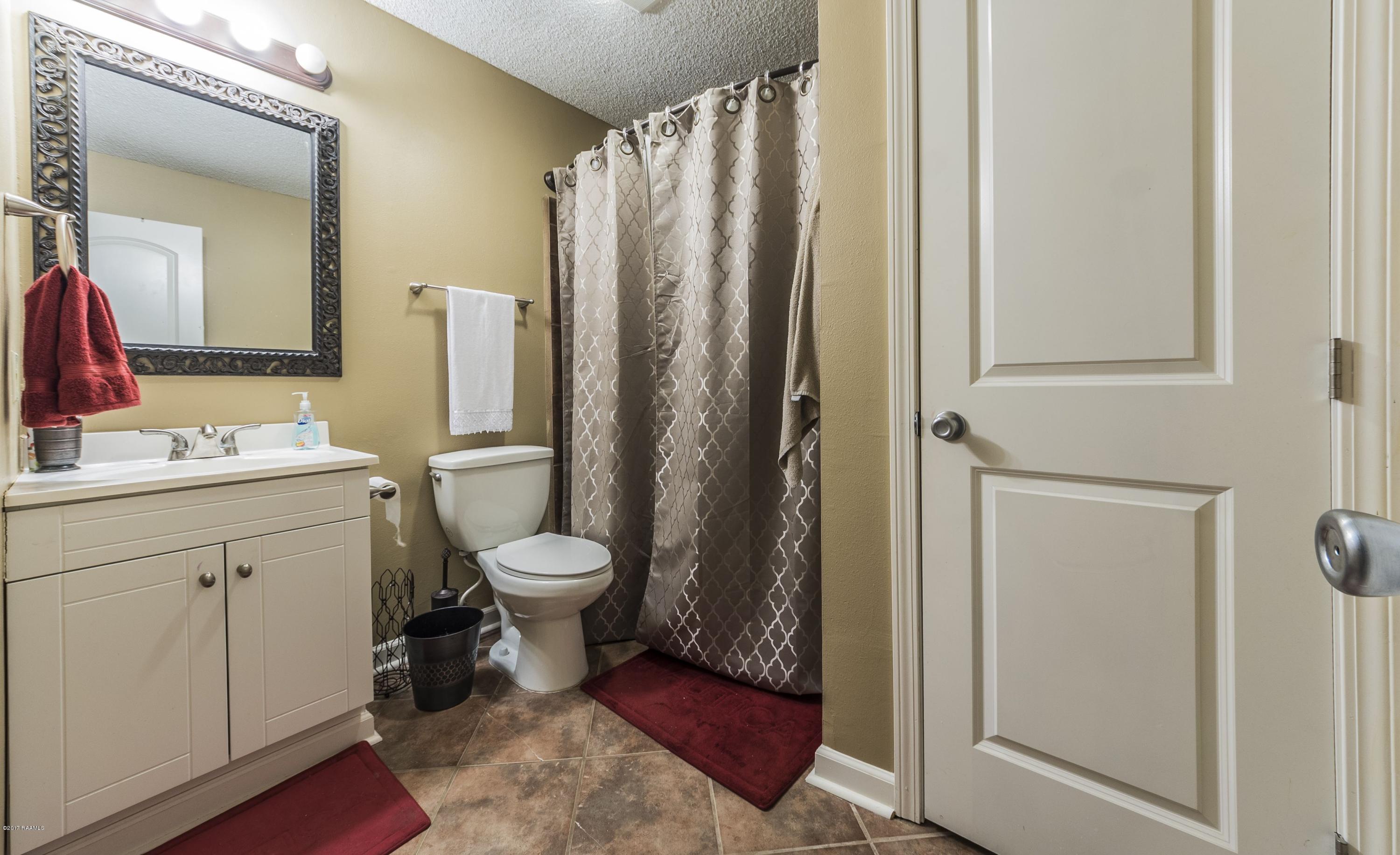 201 Cougar Ridge, Unit 4 Lafayette, LA 70508 - Photo 13 of 16 22 Upstairs Bath 1