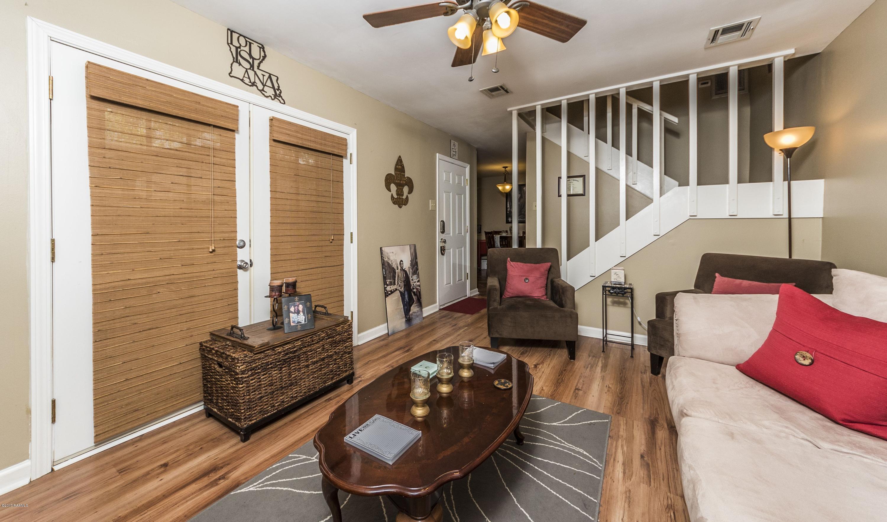 201 Cougar Ridge, Unit 4 Lafayette, LA 70508 - Photo 3 of 16 5 Living Room 1 (2)