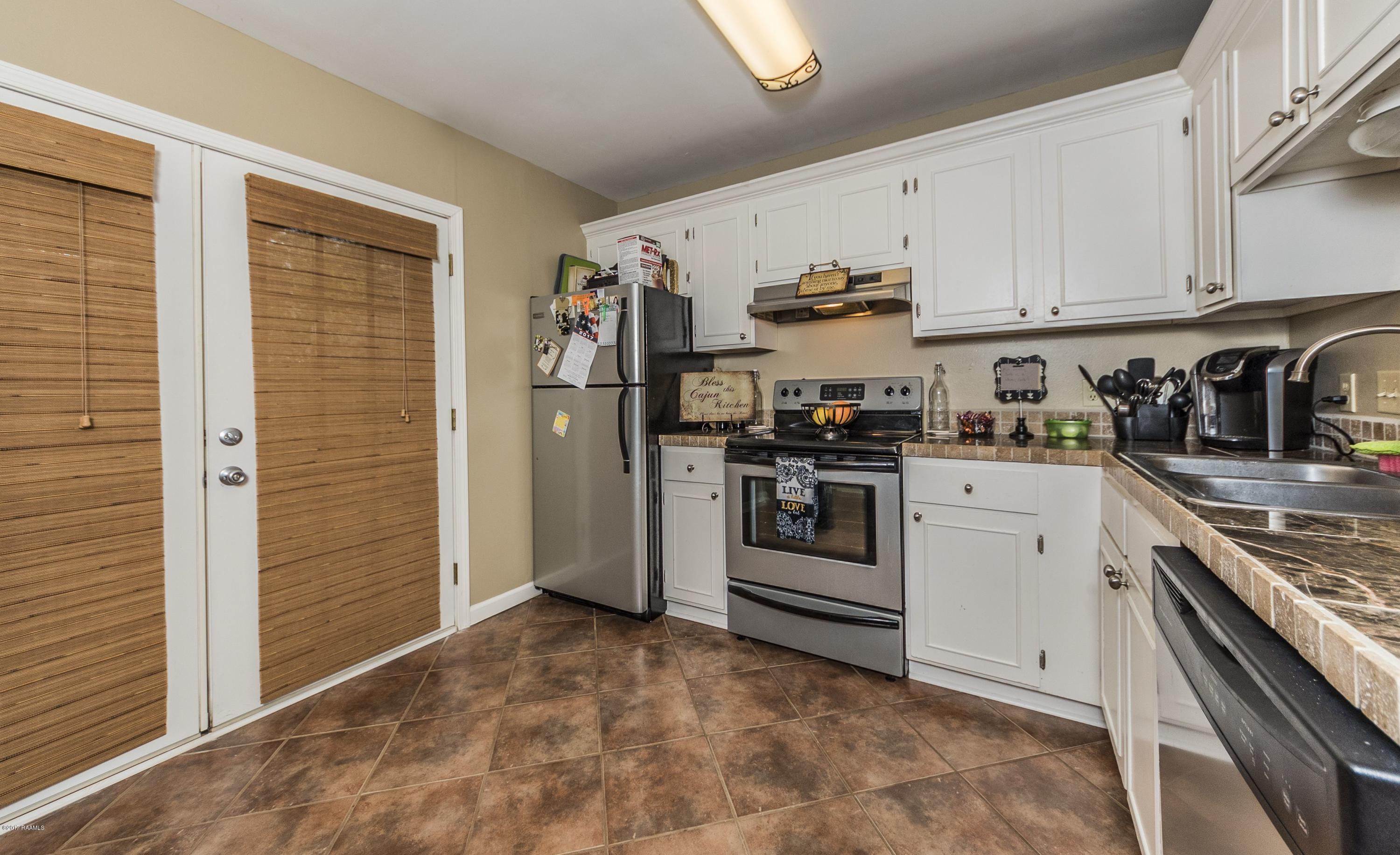 201 Cougar Ridge, Unit 4 Lafayette, LA 70508 - Photo 5 of 16 9 Kitchen 2 (2)