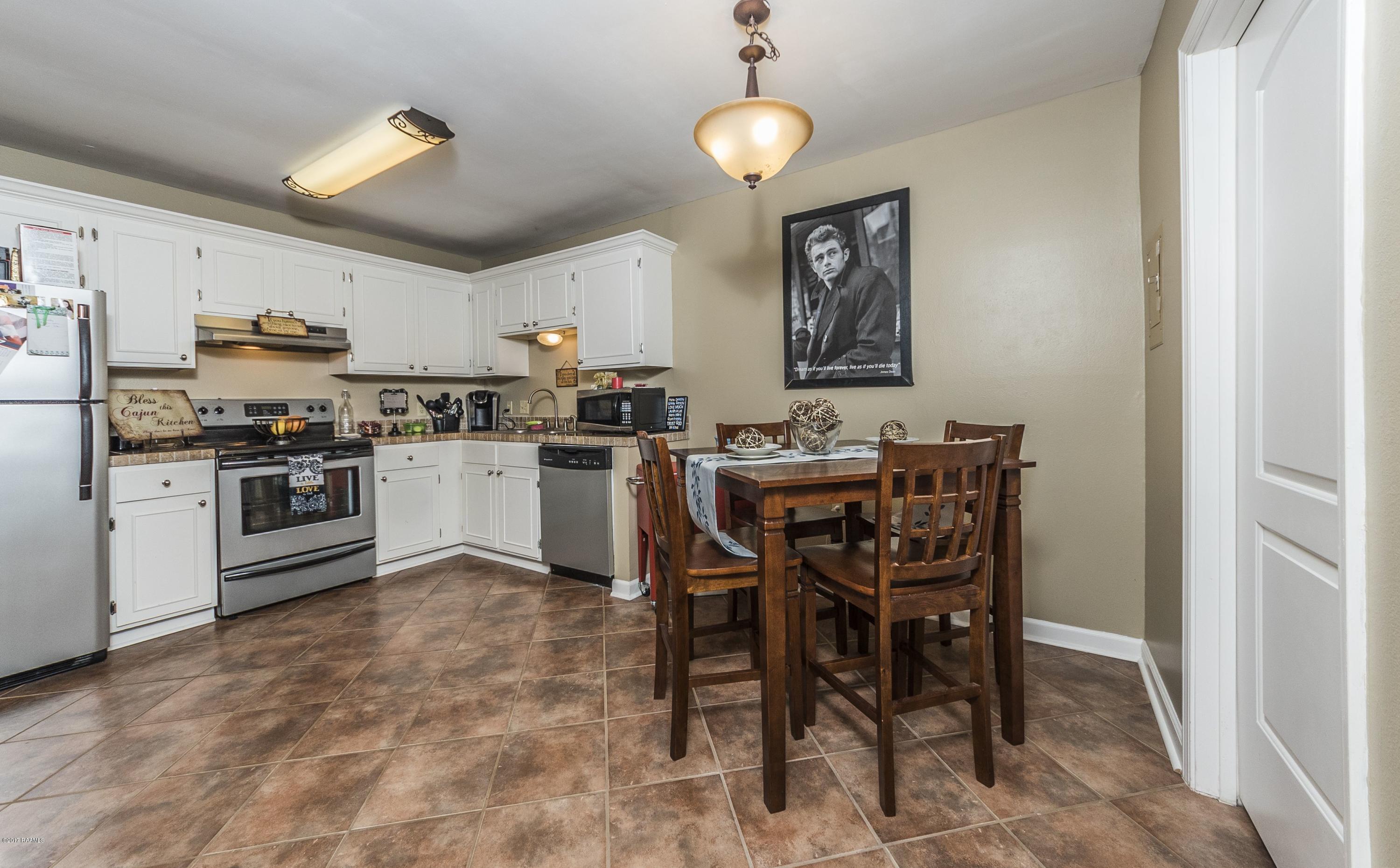 201 Cougar Ridge, Unit 4 Lafayette, LA 70508 - Photo 6 of 16 12 Dining Area 1 (2)