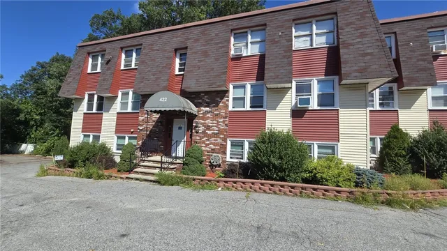 $198,000 | 422 Smithfield Avenue, Unit 1, Pawtucket, RI 02860